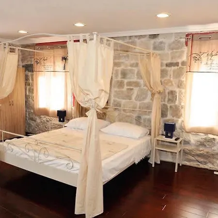 Inn Apartments Split 4*